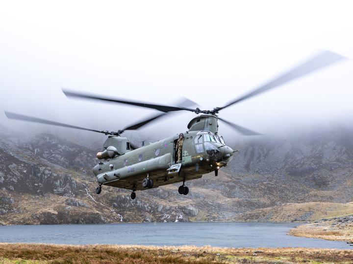 RAF Chinook Helicopter Over Snowdonia Wales Photo Print - Royal Air Force Aircraft Hampshire Prints 6 x 4 No Frame No