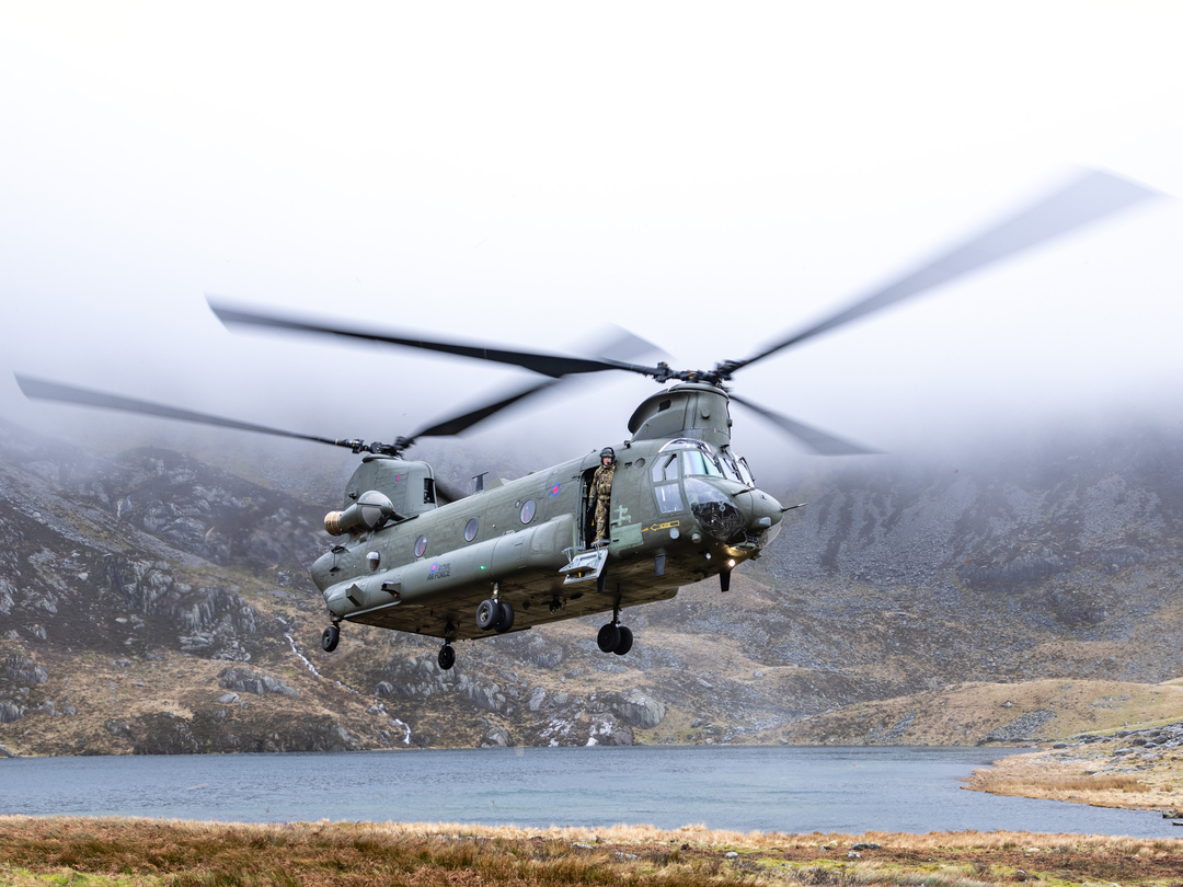 RAF Chinook Helicopter Over Snowdonia Photo Print Royal Air Force Aircraft Wall Art Aviation Decor Posters, Prints, & Visual Artwork Hampshire Prints 6 x 4 No Frame No
