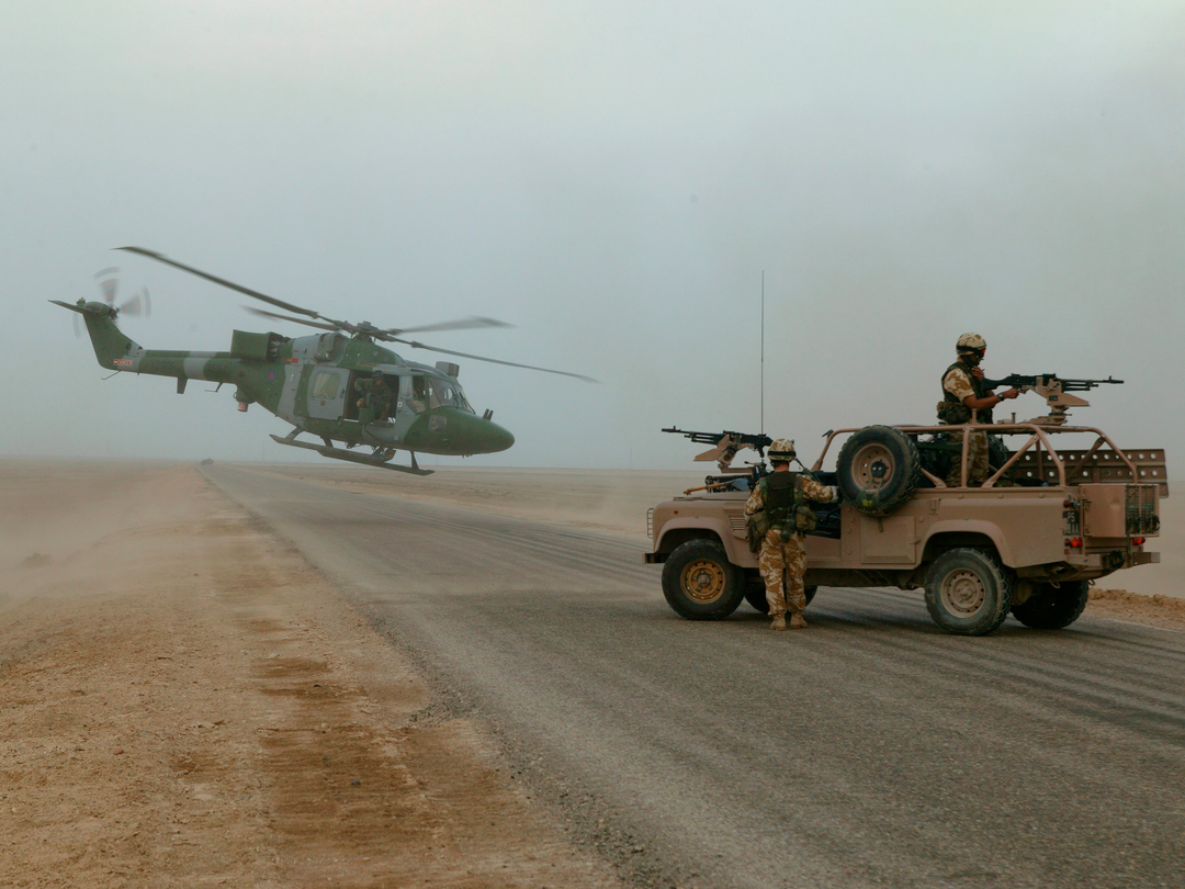 Army Air Corps Lynx Helicopter Basra Photo Print - British Army Posters, Prints, & Visual Artwork Hampshire Prints 6 x 4 No Frame No