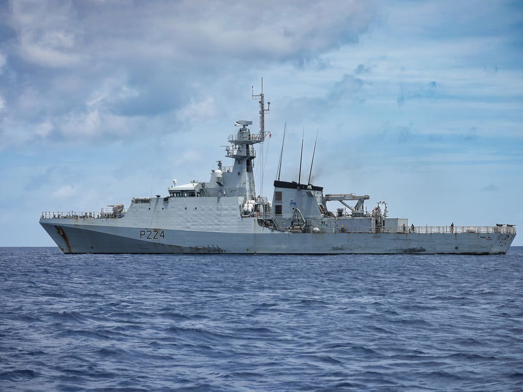 HMS Trent (P224) Photo Print - Port Beam View - Royal Navy River Class Patrol Vessel Hampshire Prints 6 x 4 No Frame No