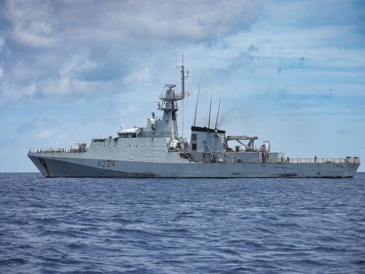 HMS Trent (P224) Photo Print - Port Beam View - Royal Navy River Class Patrol Vessel Hampshire Prints 6 x 4 No Frame No