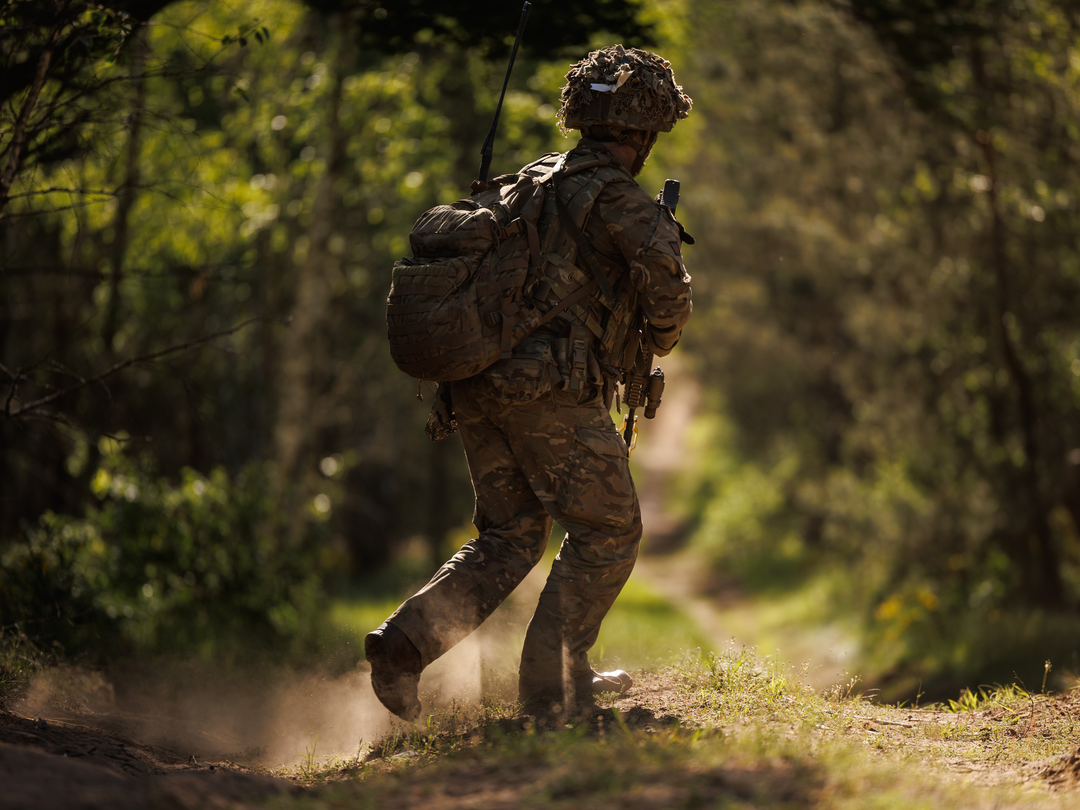 Royal Welsh Regiment soldier patrolling Photo Print - British Army Hampshire Prints 6 x 4 No Frame No