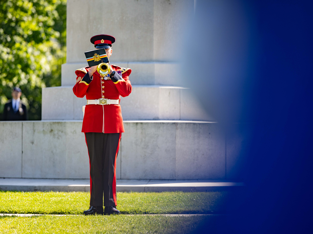 British Army Bugler plays The Last Post Photo Print Wall Art Military Decor Poster Posters, Prints, & Visual Artwork Hampshire Prints 6 x 4 No Frame No