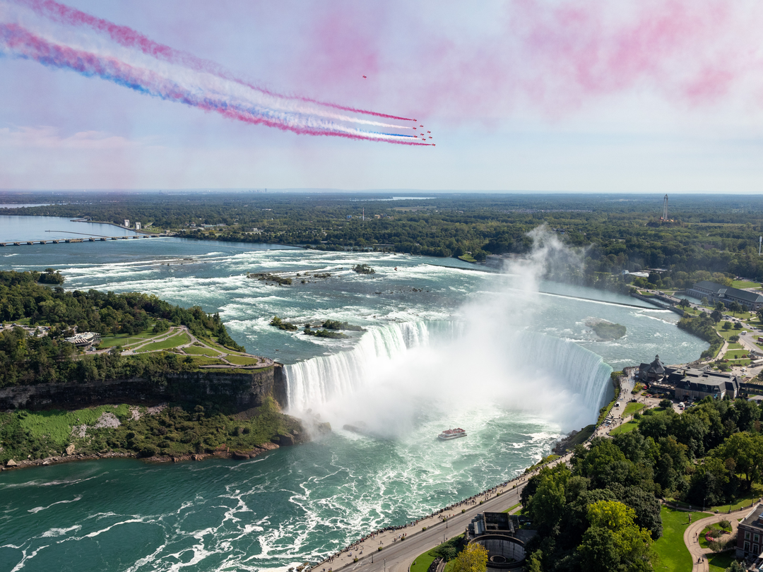 Red Arrows over Niagra Falls Photo Print - Royal Air Force Aircraft Hampshire Prints 6 x 4 No Frame No