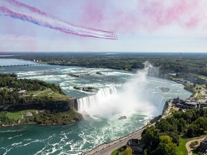 Red Arrows over Niagra Falls Photo Print - Royal Air Force Aircraft Hampshire Prints 6 x 4 No Frame No