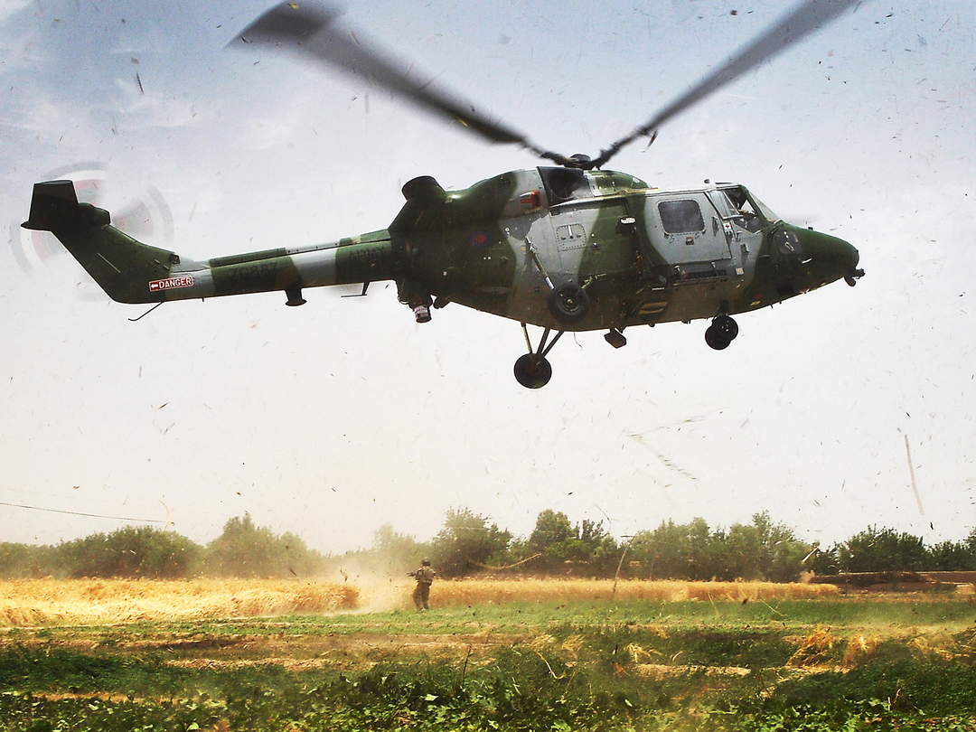 Army Air Corps Lynx 9A Helicopter Taking off Photo Print - British Army Posters, Prints, & Visual Artwork Hampshire Prints 6 x 4 No Frame No