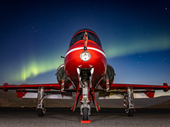 RAF Hawk T1 aircraft and Northern Lights Photo Print Royal Air Force Aircraft RAF Red Arrows Wall Art Aviation Decor UK Posters, Prints, & Visual Artwork Hampshire Prints 6 x 4 No Frame No