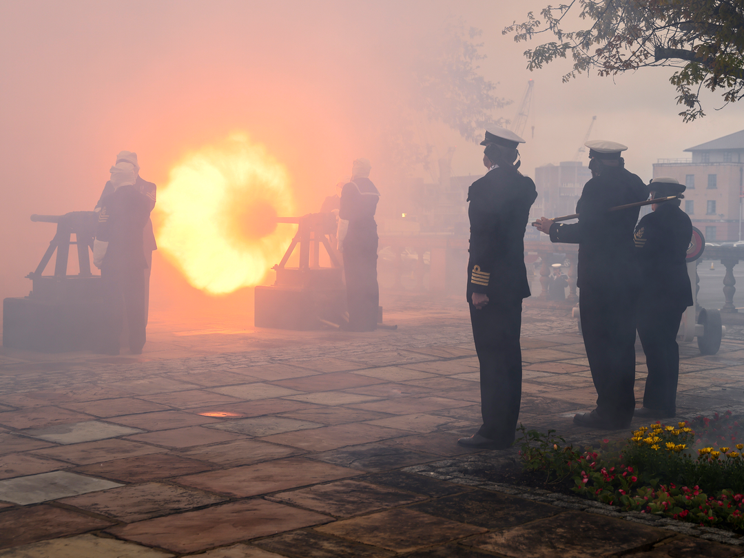Gunnery Crew firing a salute Photo Print - Royal Navy Hampshire Prints 6 x 4 No Frame No