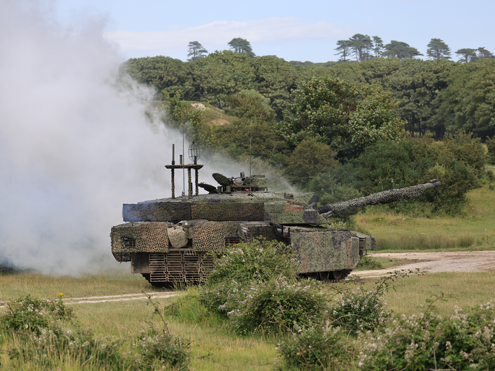 Challenger Megatron Main battle Tank at speed 2023 British Army Vehicle Photo Print Wall Art Military Decor UK Posters, Prints, & Visual Artwork Hampshire Prints 6 x 4 No Frame No