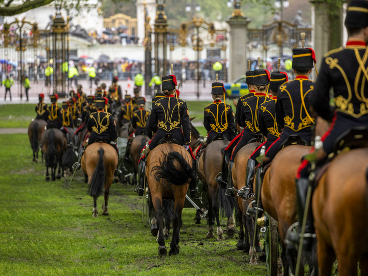 British Army King’s Troop ride through Green Park London Photo Print Wall Art Military Decor Posters, Prints, & Visual Artwork Hampshire Prints 6 x 4 No Frame No