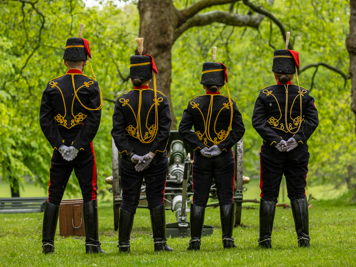 British Army King’s Troop Royal Horse Artillery Stood at Ease Photo Print Wall Art Military Decor Posters, Prints, & Visual Artwork Hampshire Prints 6 x 4 No Frame No