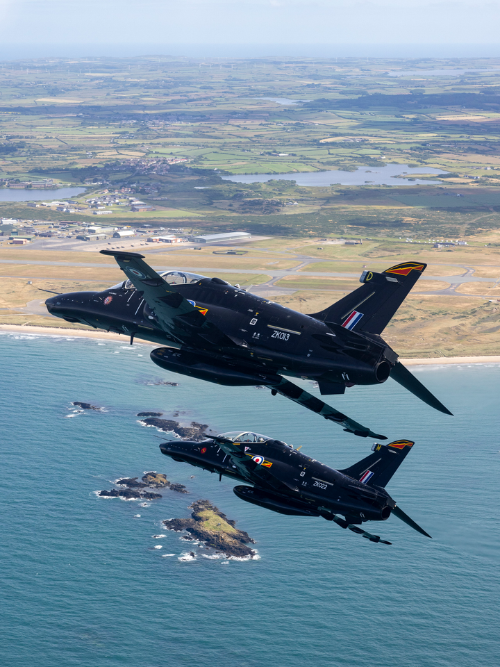 RAF Hawk T2 aircraft in Formation Photo Print Royal Air Force Aircraft Wall Art Aviation Decor Posters, Prints, & Visual Artwork Hampshire Prints 6 x 4 No Frame No