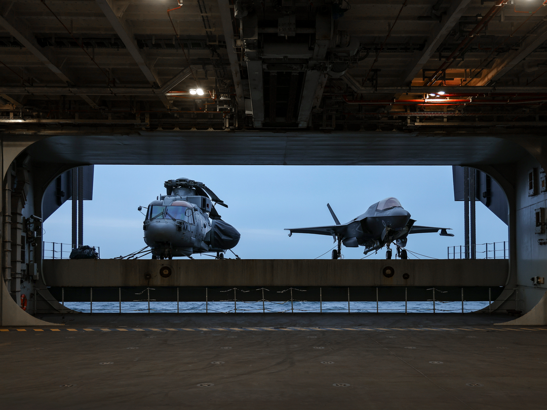 HMS Queen Elizabeth (R08) Flight Deck Hanger Lift Photo Print - Royal Navy Hampshire Prints 6 x 4 No Frame No