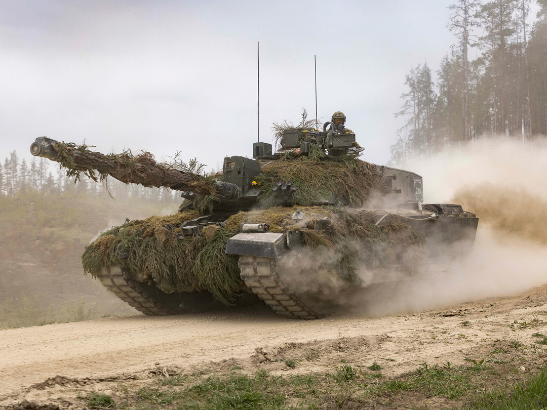 Challenger 2 Main Battle Tank at speed 2023 Photo Print - British Army Vehicle Posters, Prints, & Visual Artwork Hampshire Prints 6 x 4 No Frame No