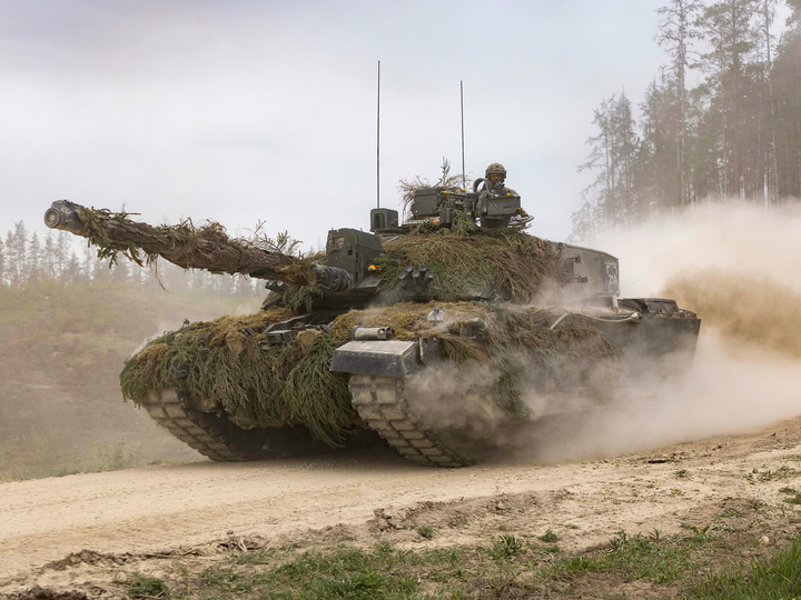 Challenger 2 Main Battle Tank at speed 2023 Photo Print - British Army Vehicle Posters, Prints, & Visual Artwork Hampshire Prints 6 x 4 No Frame No