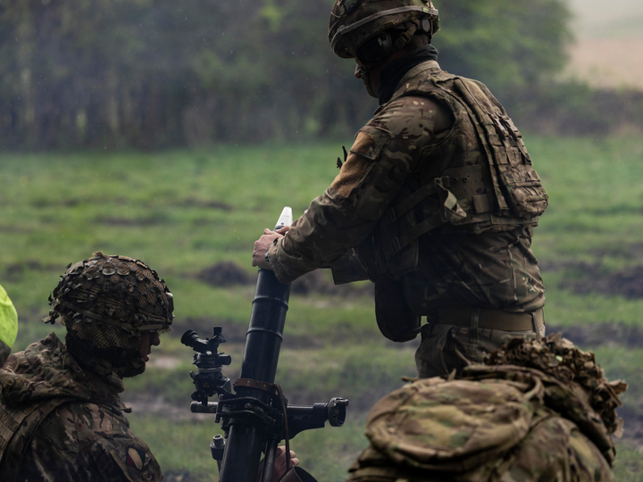 A Soldier loading mortars Photo Print – British Army Wall Art, Military Decor Posters, Prints, & Visual Artwork Hampshire Prints 6 x 4 No Frame No