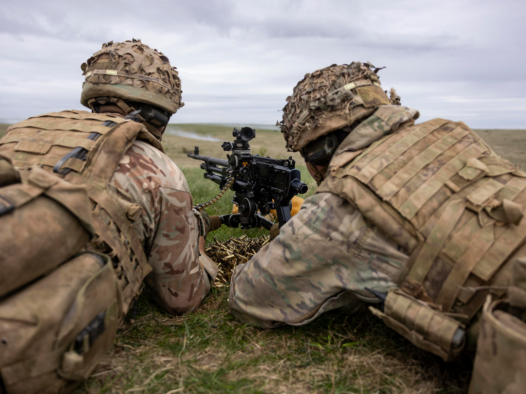 Soldiers With a GPMG Photo Print – British Army Wall Art, Military Decor Posters, Prints, & Visual Artwork Hampshire Prints 6 x 4 No Frame No