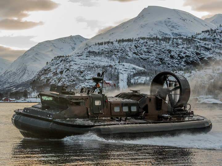 Royal Marines Commandos Drive a LCAC Hovercraft Photo Print Hampshire Prints 6 x 4 No Frame No
