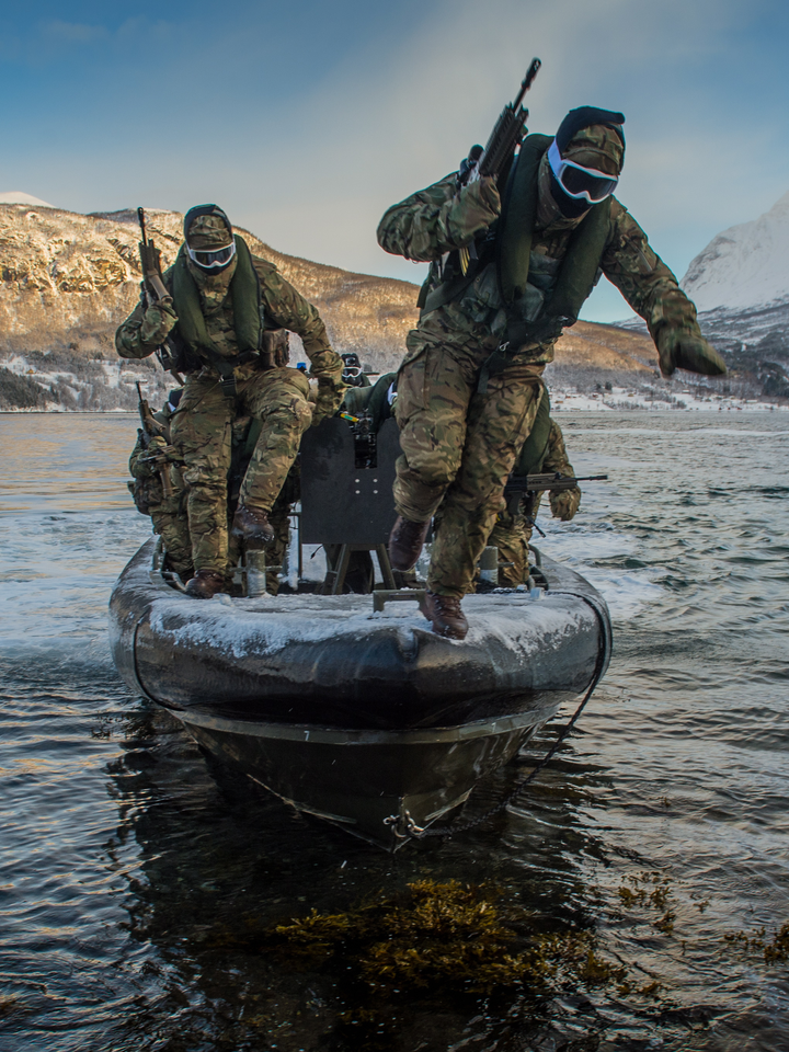 Royal Marines Commandos During a cold weather beach Landing exercise Photo Print Hampshire Prints 6 x 4 No Frame No