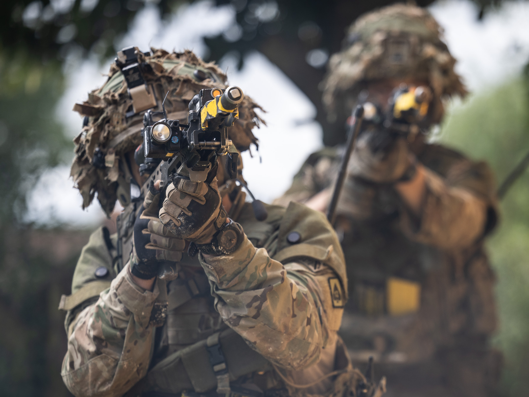 Soldiers During building clearance drills Photo Print – British Army Wall Art, Military Decor Posters, Prints, & Visual Artwork Hampshire Prints 6 x 4 No Frame No