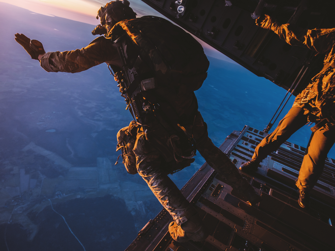 British Army Soldier Parachuting over Estonia Photo Print Wall Art Military Decor Posters, Prints, & Visual Artwork Hampshire Prints 6 x 4 No Frame No