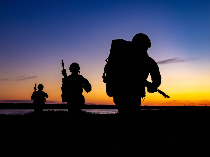 Royal Marine Commandos silhouette at sunset Photo Print - 45 Commando Posters, Prints, & Visual Artwork Hampshire Prints 6 x 4 No Frame No