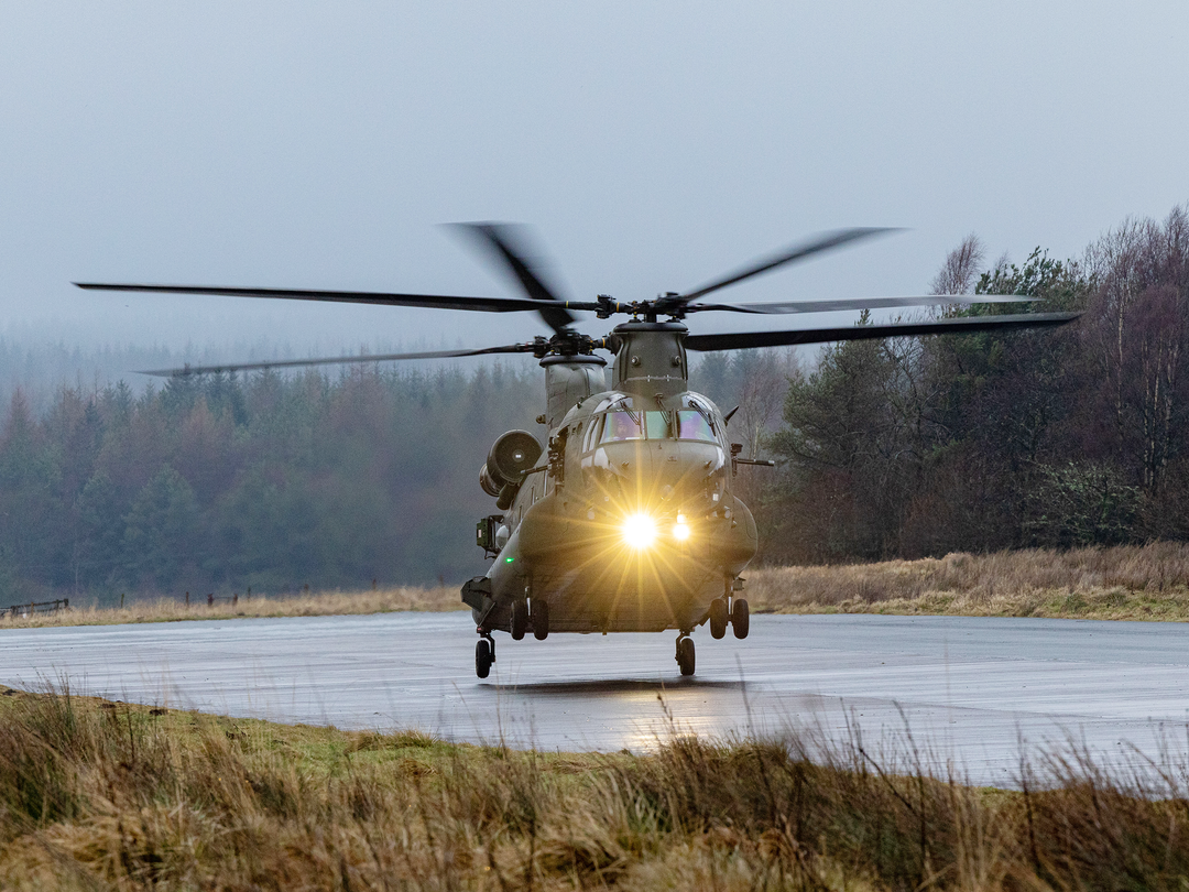RAF Chinook Helicopter Landing at Dusk 2026 Photo Print Royal Air Force Aircraft Wall Art Aviation Decor Posters, Prints, & Visual Artwork Hampshire Prints 6 x 4 No Frame No