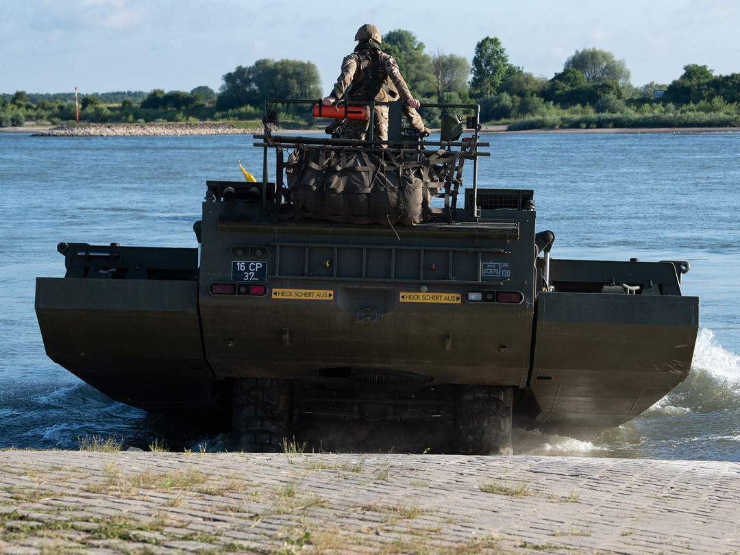 M3 Amphibious Bridging Vehicle splashing In Photo Print - British Army Vehicle Hampshire Prints 6 x 4 No Frame No