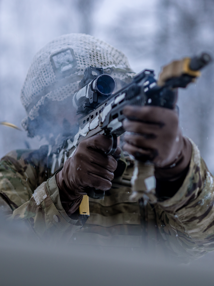 British Army Soldier with an SA80 rifle Photo Print Wall Art Military Decor Posters, Prints, & Visual Artwork Hampshire Prints 6 x 4 No Frame No