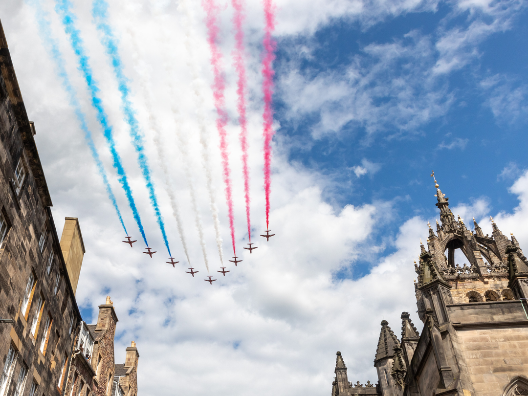 RAF Red Arrows over Edinburgh Photo Print - Royal Air Force Aircraft Hampshire Prints 6 x 4 No Frame No