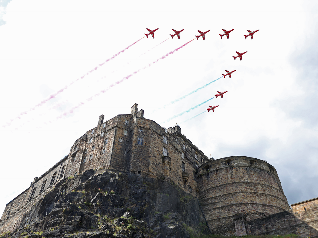 RAF Red Arrows over Edinburgh Castle Photo Print - Royal Air Force Aircraft Hampshire Prints 6 x 4 No Frame No