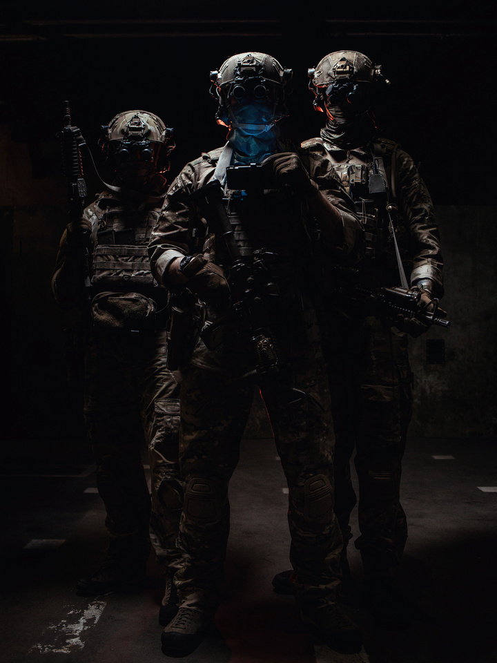 Soldiers in the shaddows Portrait Photo Print – British Army Wall Art, Military Decor Posters, Prints, & Visual Artwork Hampshire Prints 6 x 4 No Frame No