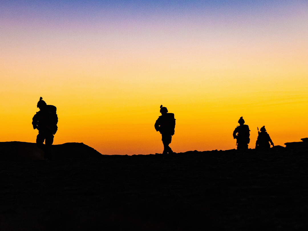 Soldiers Silhouette at sunset Photo Print - British Army Hampshire Prints 6 x 4 No Frame No