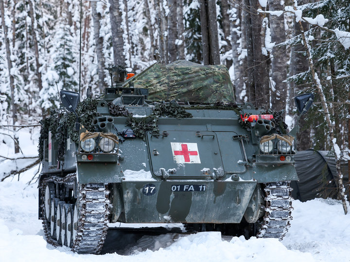 British Army Battlefield Ambulance in the Snow Photo Print Wall Art Military Vehicle Decor Poster Posters, Prints, & Visual Artwork Hampshire Prints 6 x 4 No Frame No