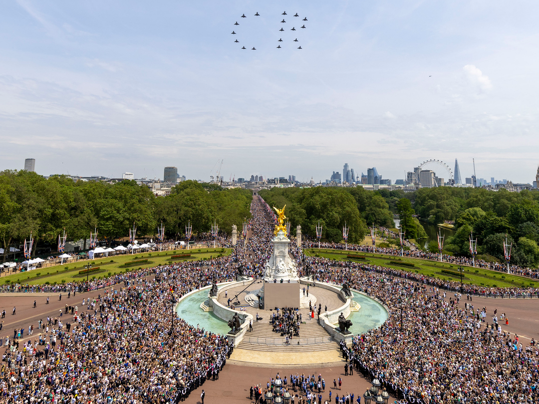 RAF Typhoon Display Team over Buckingham Palace Photo Print - Royal Air Force Aircraft Hampshire Prints 6 x 4 No Frame No