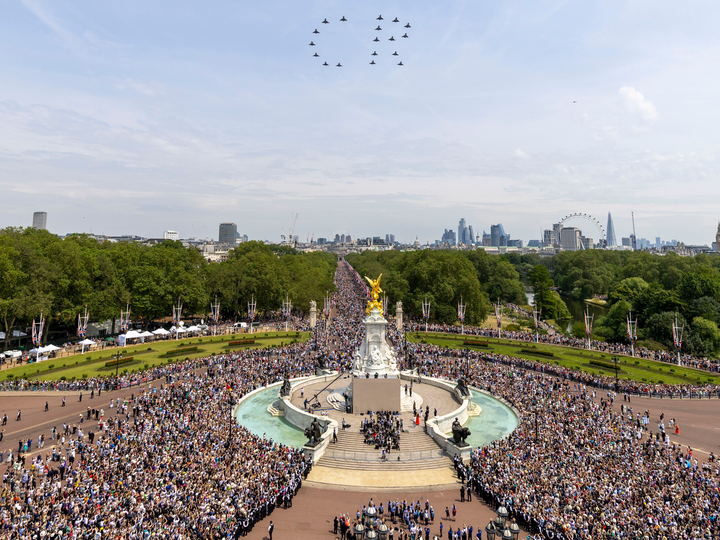 RAF Typhoon Display Team over Buckingham Palace Photo Print - Royal Air Force Aircraft Hampshire Prints 6 x 4 No Frame No