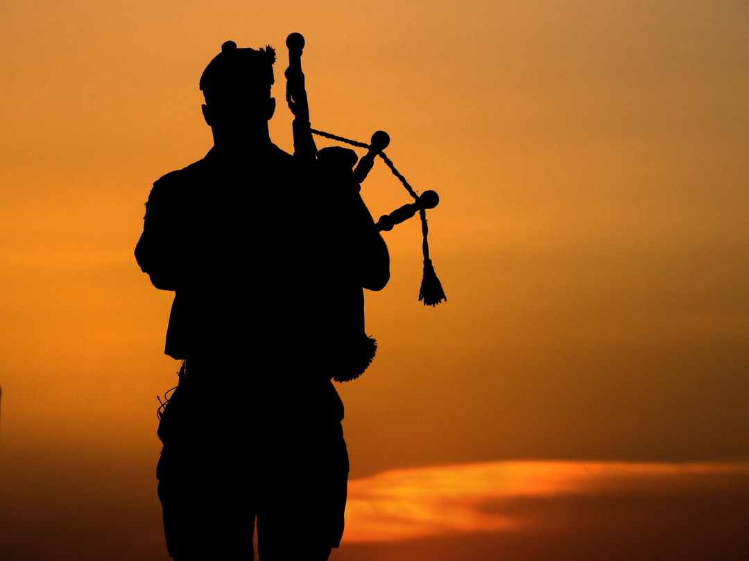 British Army Lone Bagpiper Silhouette at Sunset Photo Print Wall Art Military Decor Posters, Prints, & Visual Artwork Hampshire Prints 6 x 4 No Frame No