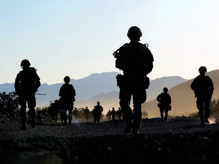 Royal Marine Commandos silhouettes Photo Print - 40 Commando Posters, Prints, & Visual Artwork Hampshire Prints 6 x 4 No Frame No