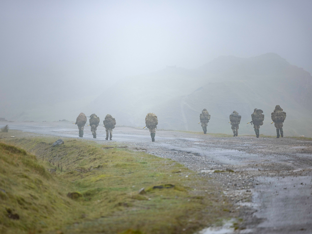 Soldiers in the Brecon Beacons Photo Print – British Army Wall Art, Military Decor Posters, Prints, & Visual Artwork Hampshire Prints 6 x 4 No Frame No