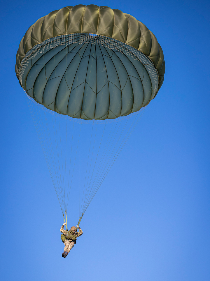 British Army Soldier Parachuting Photo Print Wall Art Military Decor Poster Posters, Prints, & Visual Artwork Hampshire Prints 6 x 4 No Frame No