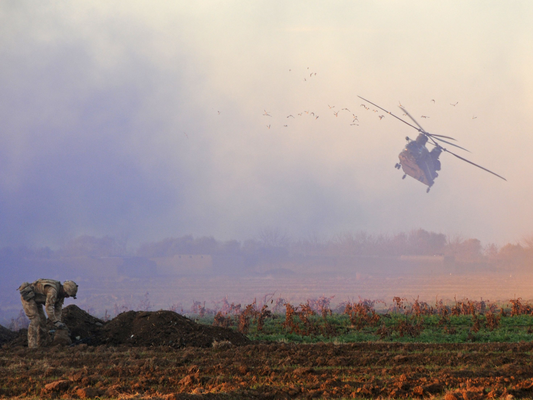 Royal Marine with Chinook Helicopter in Afghanistan | Photo Print | Framed Print | Military | 42 Commando | Wall Art | Photography | UK Hampshire Prints