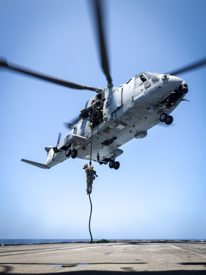 Royal Marine Commando Fast Roping from a Merlin Photo Print - 42 Commando Hampshire Prints 6 x 4 No Frame No