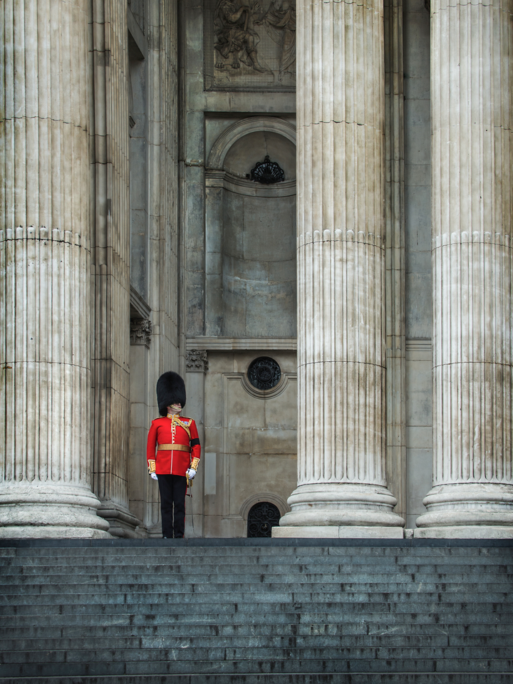 Grenadier Guard at st Paul's cathedral Photo Print - British Army Hampshire Prints 6 x 4 No Frame No