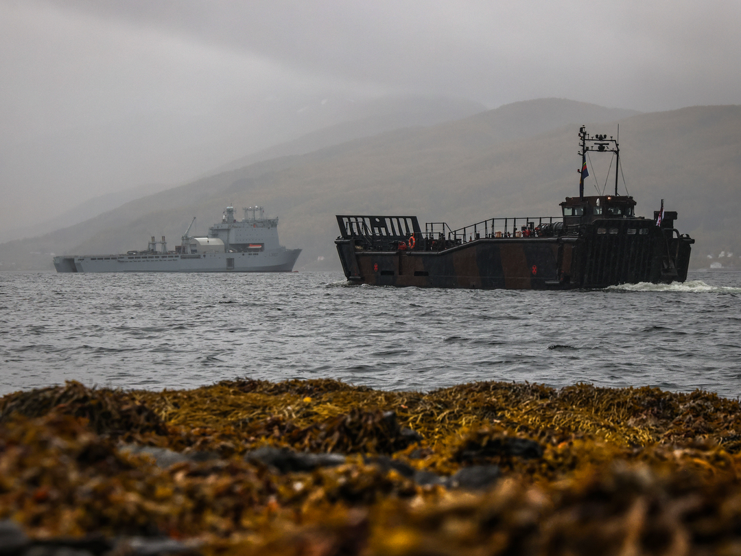 Royal Marine Landing Craft Utility (LCU) Underway Photo Print - 40 Commando Hampshire Prints 6 x 4 No Frame No