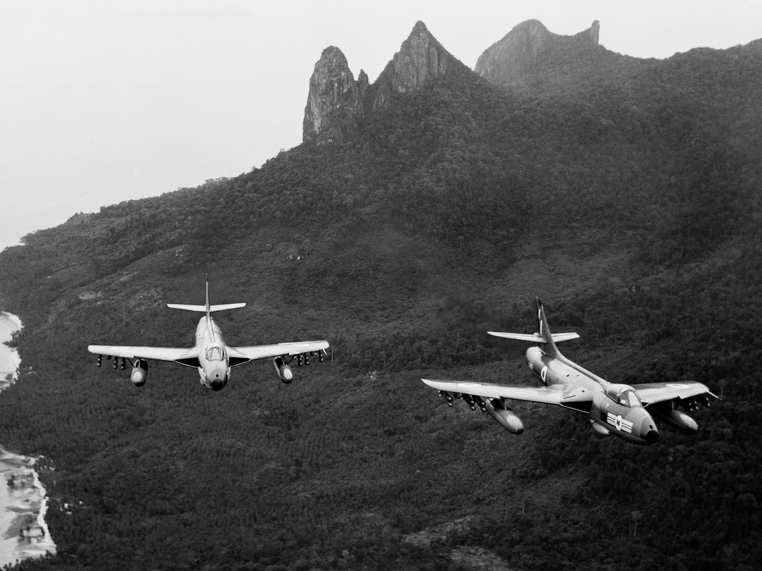 Two RAF Hawker Hunters in flight Royal Air Force Aircraft Photo Print Wall Art Aviation Decor UK Posters, Prints, & Visual Artwork Hampshire Prints 6 x 4 No Frame No