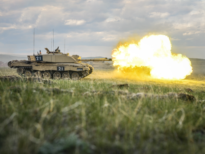 British Army KRH Challenger 2 Firing BATUS Canada June 2014