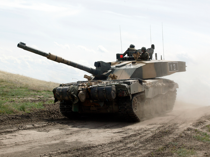 British Army Royal Dragoon Guards Challenger 2 BATUS June 2004