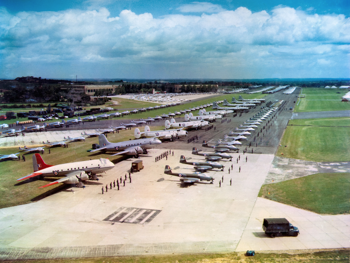 RAF Queen Elizabeth II Coronation Review 1953 Photo Print Royal Air Force Aircraft Wall Art Aviation Decor Posters, Prints, & Visual Artwork Hampshire Prints 6 x 4 No Frame No