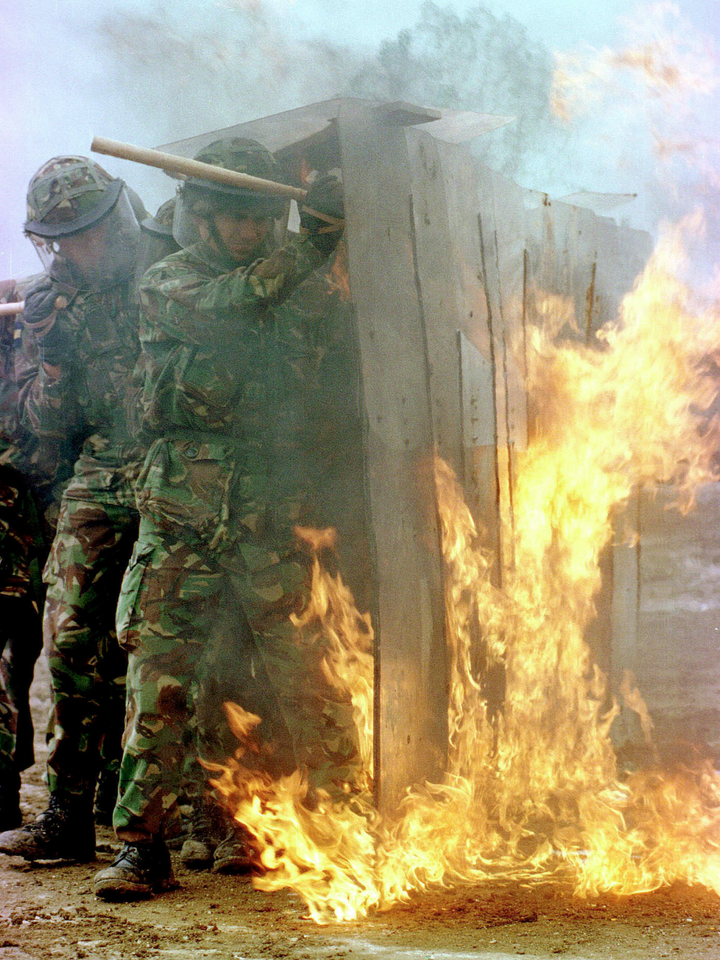 Soldiers During Crowd Control Training Photo Print – British Army Wall Art, Military Decor Posters, Prints, & Visual Artwork Hampshire Prints 6 x 4 No Frame No