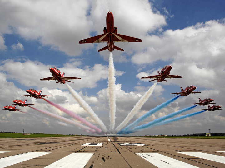 RAF Red Arrows Low Flypast Photo Print - Royal Air Force Aircraft Hampshire Prints 6 x 4 No Frame No